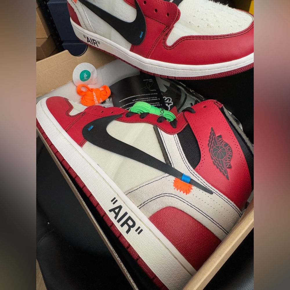 Nike Air Jordan 1 OG x Off-White Chicago - Picture 7 of 16